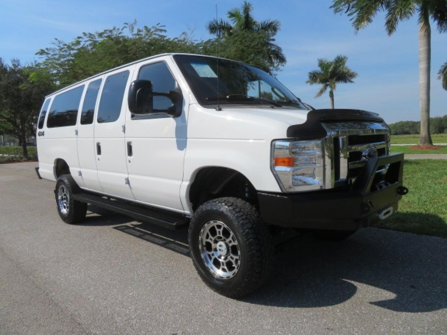 2014 White /GRAY Ford E-Series Wagon XLT (1FBSS3BL6ED) , AUTOMATIC transmission, located at 4301 Oak Circle #19, Boca Raton, FL, 33431, (954) 561-2499, 26.388861, -80.084038 - Photo#8